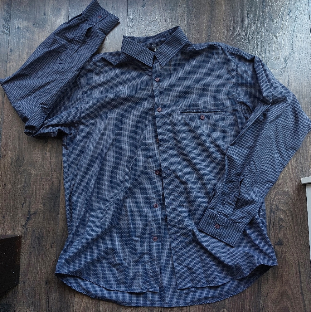 Vintage MEC Quick Dry button up shirt